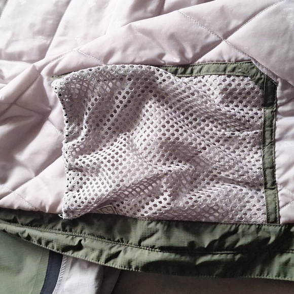 Helly Hansen Ski/Snowboard jacket - Picture 13 of 17